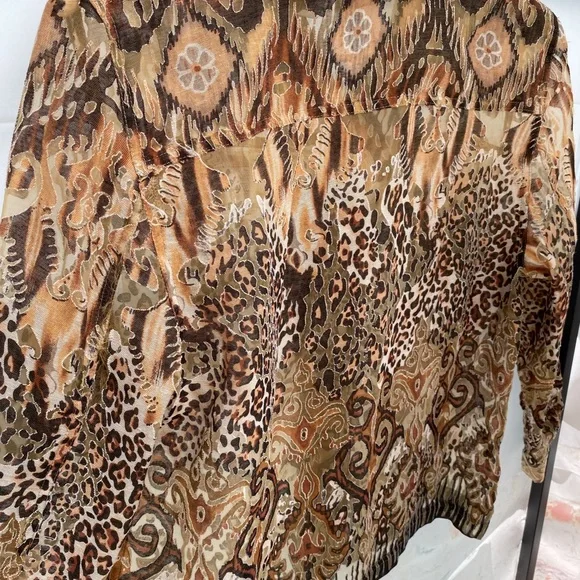 HP🎉 Women’s Animal Print Burnout Button Up Blouse - Picture 11 of 15